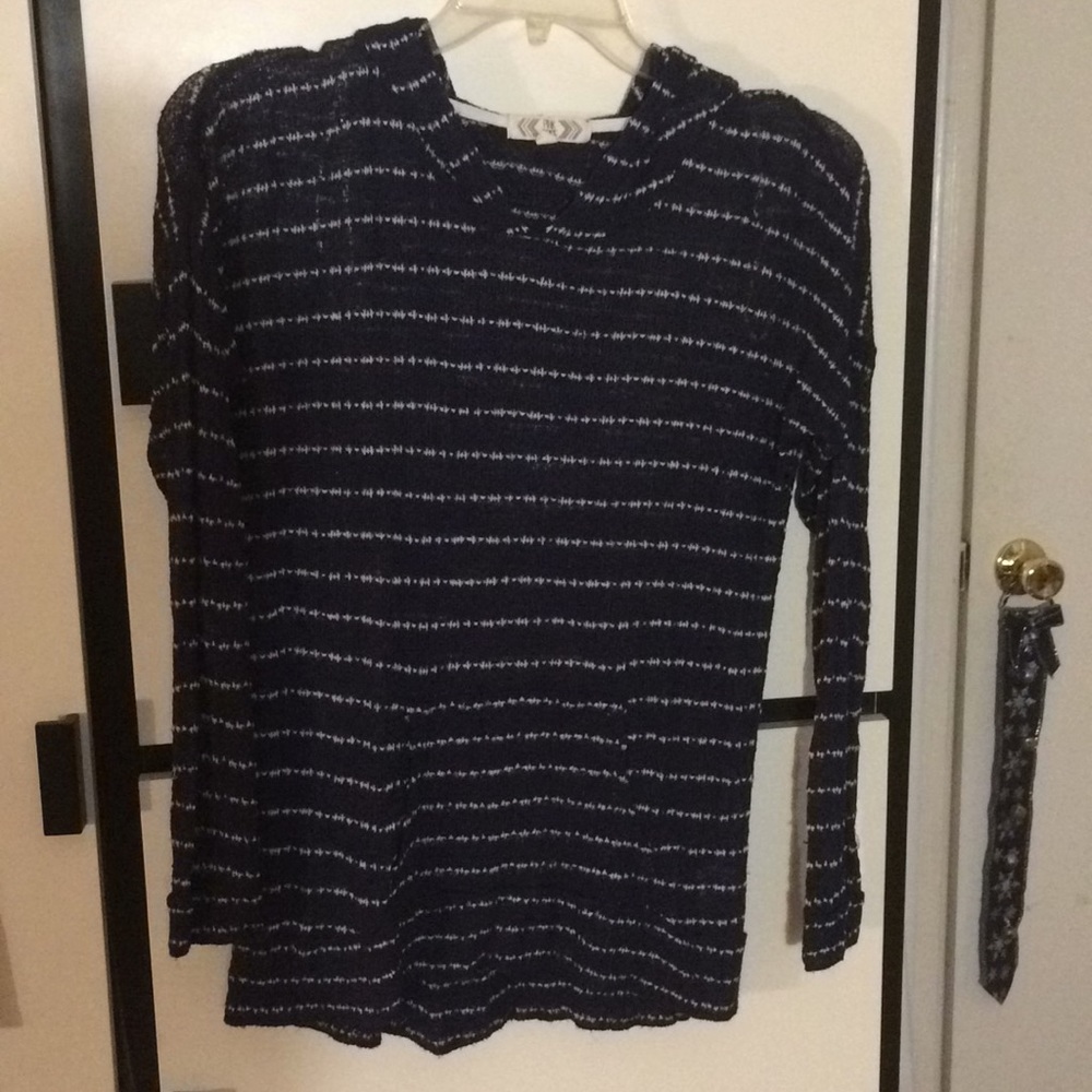 Hooded long sleeve shirt